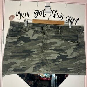 Express camo miniskirt